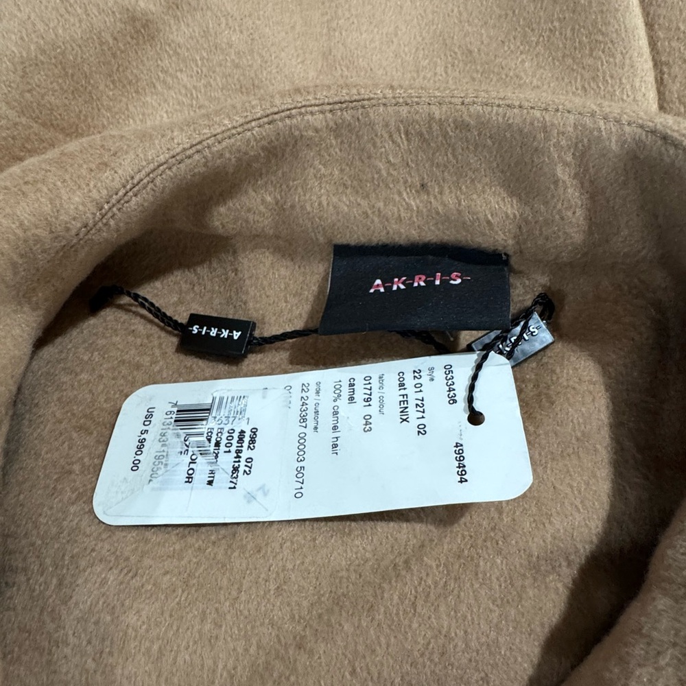 $5990 Akris
Camelhair Double-Face Double-Layer Parka
FENIX Size 10 - Picture 14 of 14